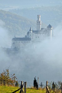 Marksburg im Nebel