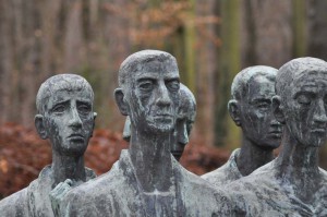 Skulptur vor dem Krematorium