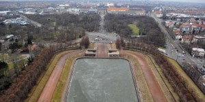 Blick auf Leipzig und den gefrorenen See