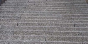 Treppe zum Denkmal hinauf