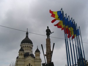 rumänische Flaggen in Cluj-Napoca
