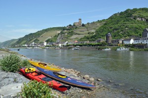 Kanusportler auf dem Rhein