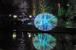 Lichtinstallation auf dem Wasser