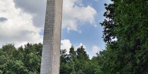 Mahnmal an der Gedenkstätte Neuengamme