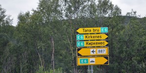 Zweisprachige Schilder in Kirkenes
