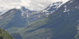 Berge um die Fjorde herum