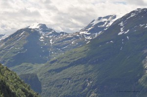 Berge um die Fjorde herum