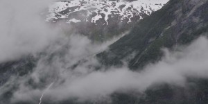 Verschneite Bergkuppen