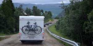 Kolonnenfahrt in einer Baustelle