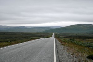 Weite Straße in Lappland