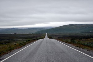 Weite Straße in Lappland