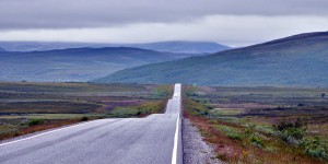 Weite Straße in Lappland