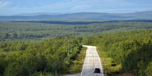 Weite Straße in Lappland