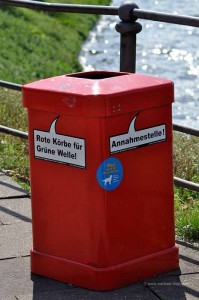Rote Mülltonne in Hamburg