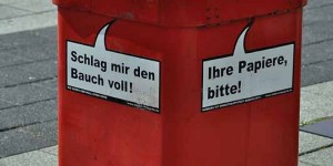 Rote Mülltonne in Hamburg