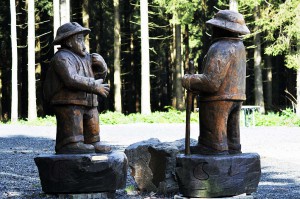 Geschnitzte Skulpturen