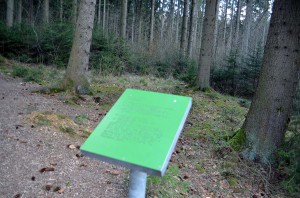 Stationen auf dem Wanderweg mit Brailleschrift