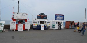 Verkaufsstände für die Fährüberfahrt zu Farne Islands