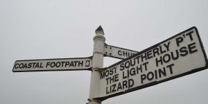 Schild am Leuchturm von Lizard Point