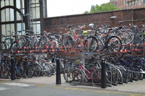 Fahrradparkplatz in zwei Etagen