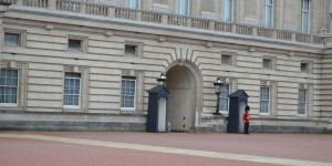 Wache vor dem Buckingham Palast