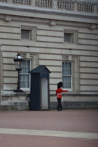Wache vor dem Buckingham Palast