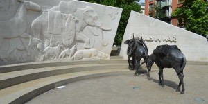 |Denkmal für die toten Tiere im Krieg