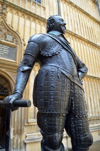 Earl of Pembroke im Innenhof der Bibliothek