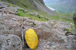 Rucksack mit Wanderstöcken