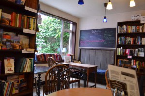 Cafe in einer Buchhandlung