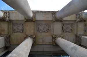 Säulen am Reichstag