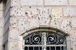Einschusslöcher aus dem Zweiten Weltkrieg