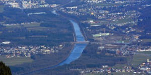 Salzach in der Bildmitte