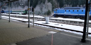Bahnsteig mit Grenze