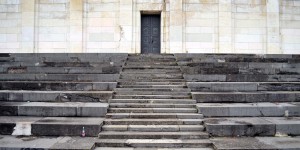 Tribüne an der Zeppelinwiese