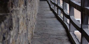 Gang auf der Stadtmauer