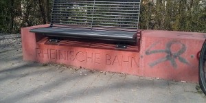 Sitzbank an der Rheinischen Bahn