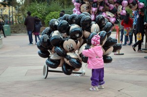 Kind mit Ballons