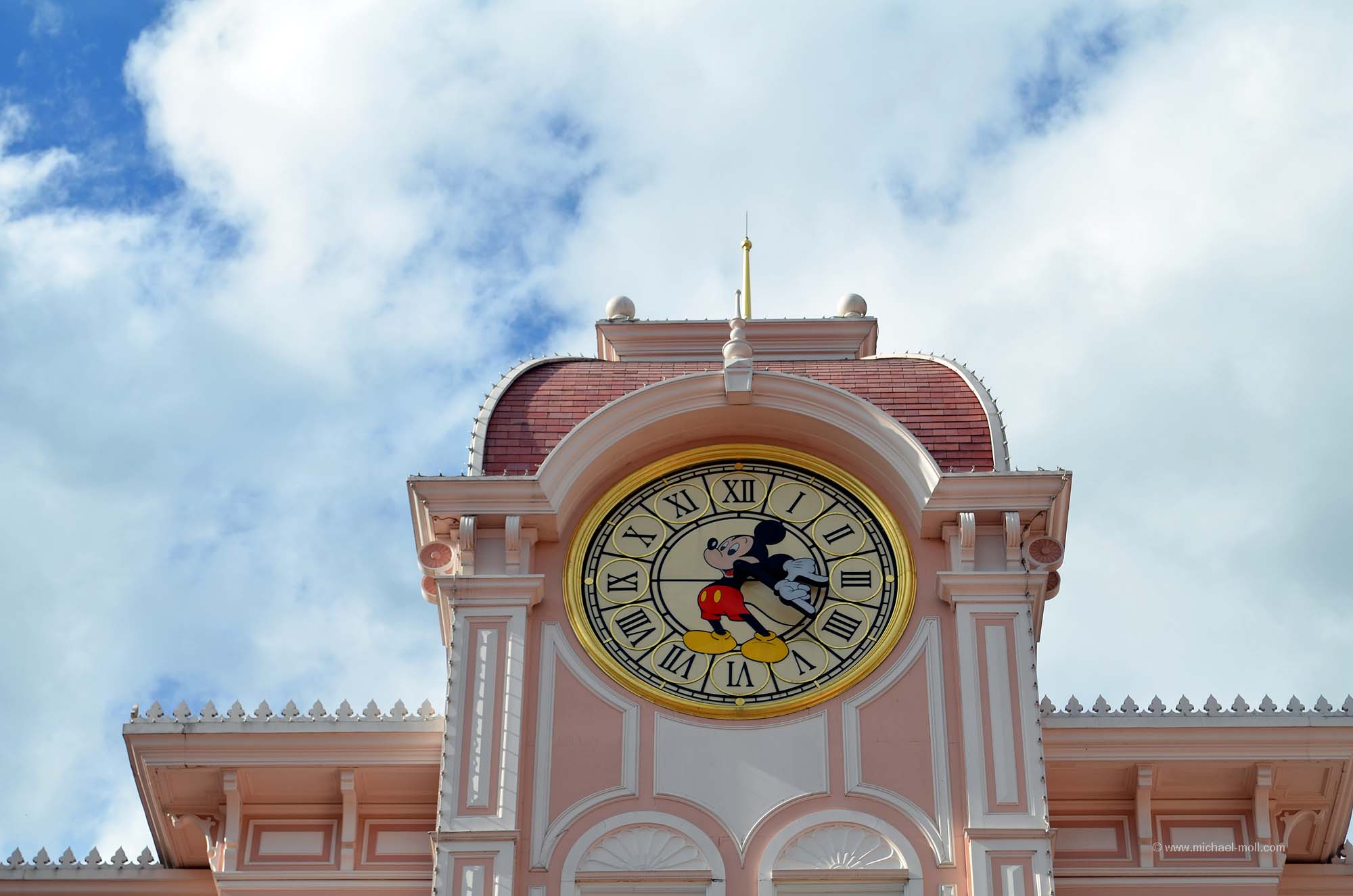 Uhr am Disneyland Hotel