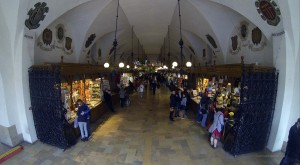 Die Tuchhallen mit ihren Läden