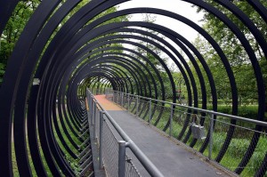 Slinky-Springs-to-Fame-Brücke