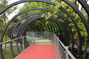 Slinky-Springs-to-Fame-Brücke