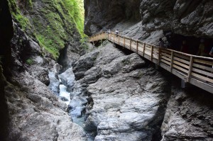 Holzsteg in der Klamm