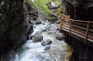 Holzsteg in der Klamm