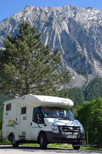 Wohnmobil vor dem Grimming