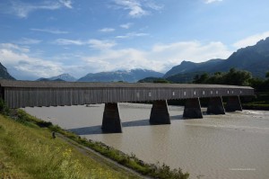 Holzbrücke über den Rhein