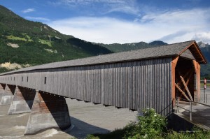 Holzbrücke über den Rhein