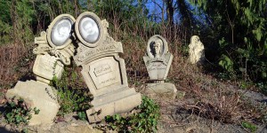 Friedhof neben dem Geisterhaus