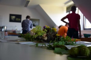 Seminarraum mit Kräuterdeko