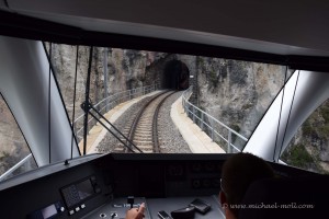 Nach dem Viadukt folgt der Tunnel